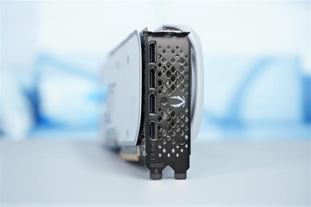 索泰RTX 4080 SUPER TRINITY OC月白显卡评测：科技美学高颜值 4K超百帧无压力